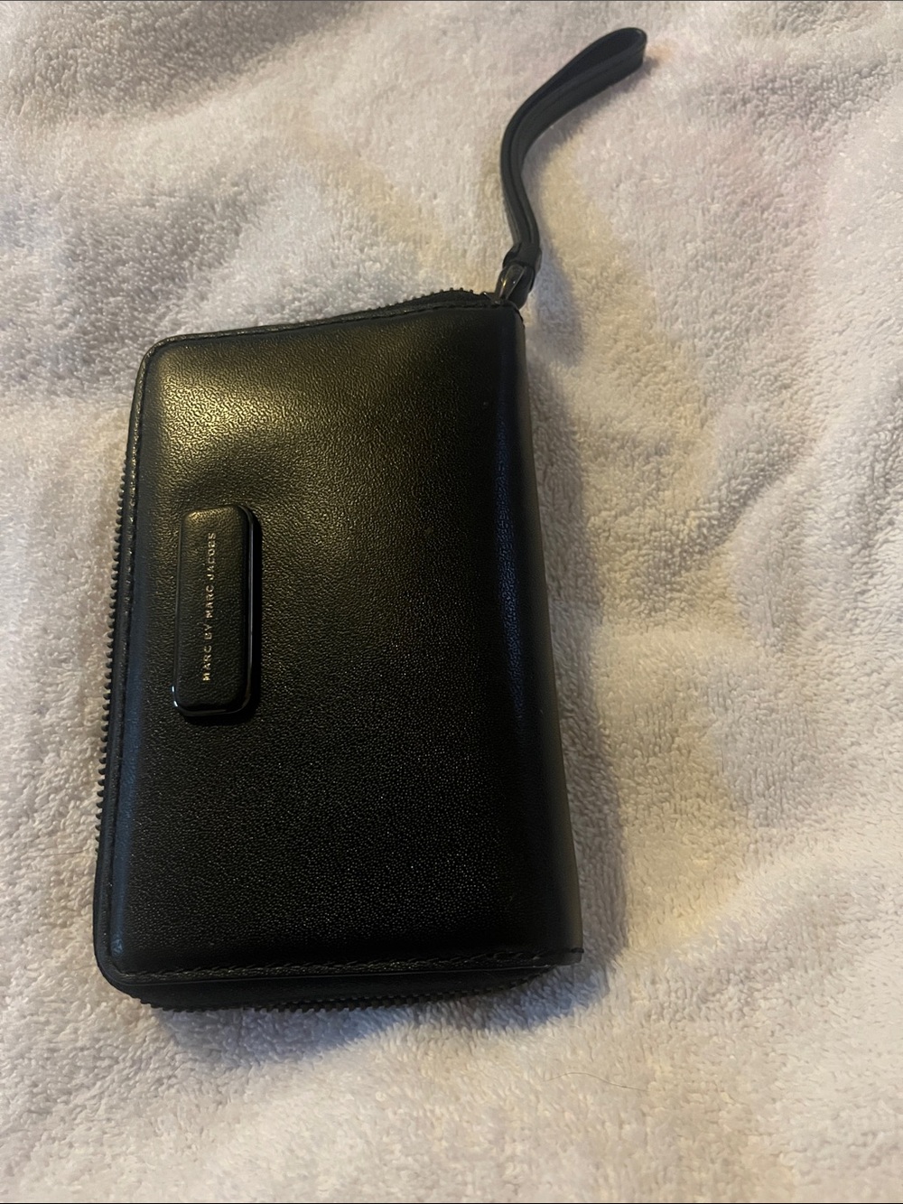 Marc Jacobs Black Leather Zip-Around Wristlet